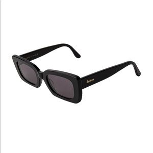Illesteva Wilson Sunglasses in black